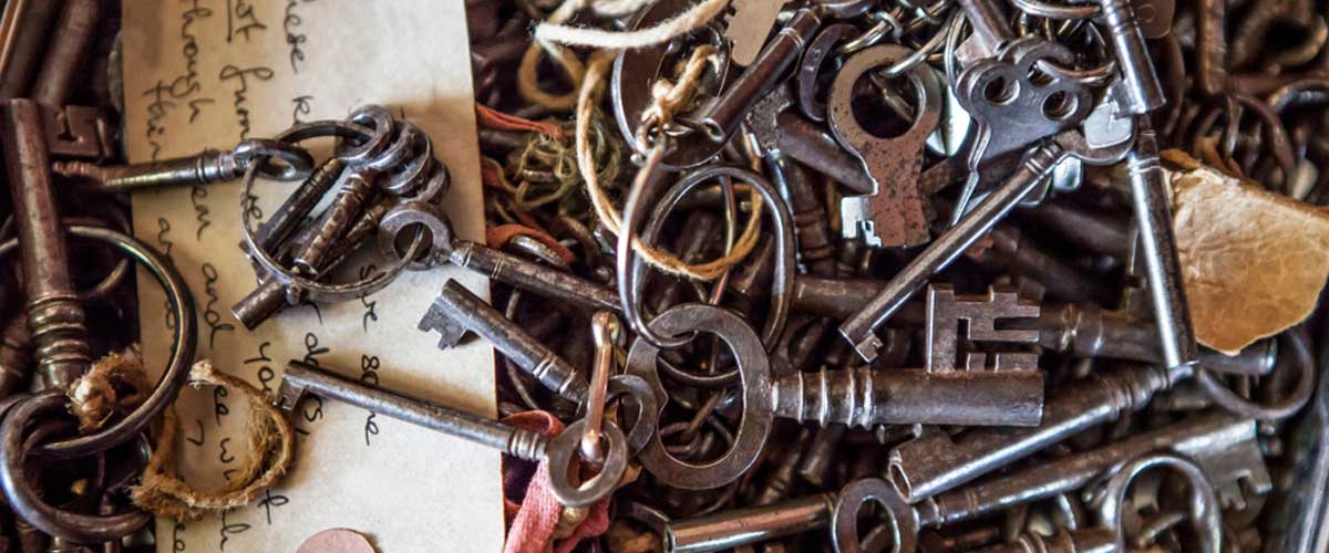 Many different keys in a pile